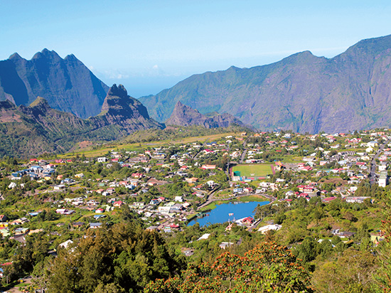 reunion vue montagne istock