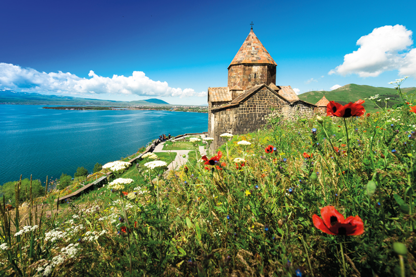image Armenie lac au bord sauvetage cathedrale 90 fo_120875789
