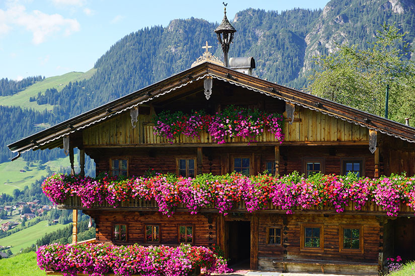 image Autriche Tyrol Alpbach chalet traditionnel as_290482005
