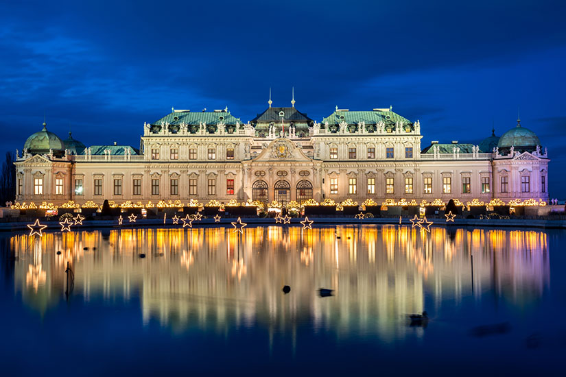 image Autriche Vienne Place Belvedere avec le marche de Noel as_76013637