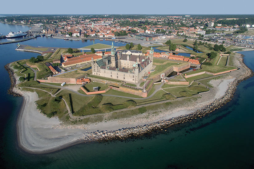 image Danemark vue aerienne de lancien chateau de Kronborg  fo