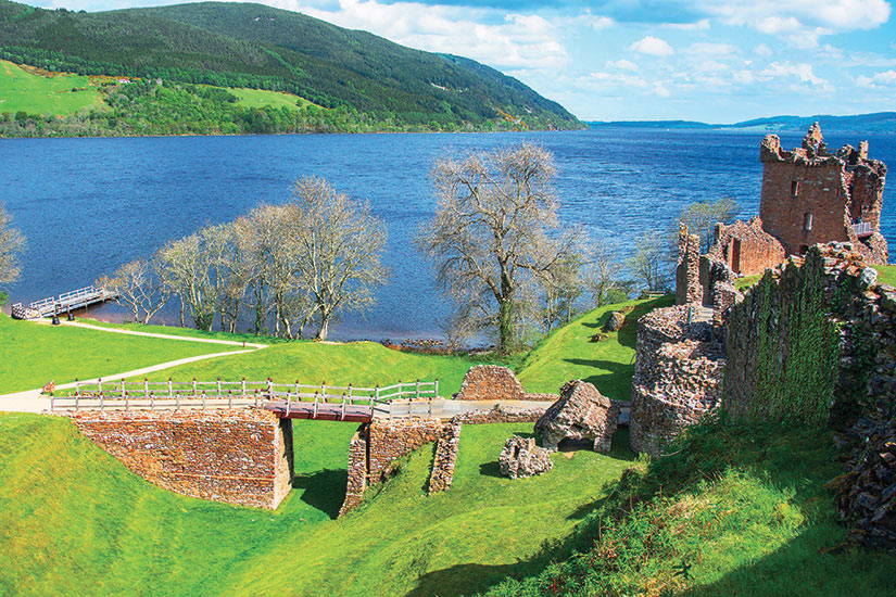 image Ecosse Loch Ness les ruines du chateau Urquhart  it