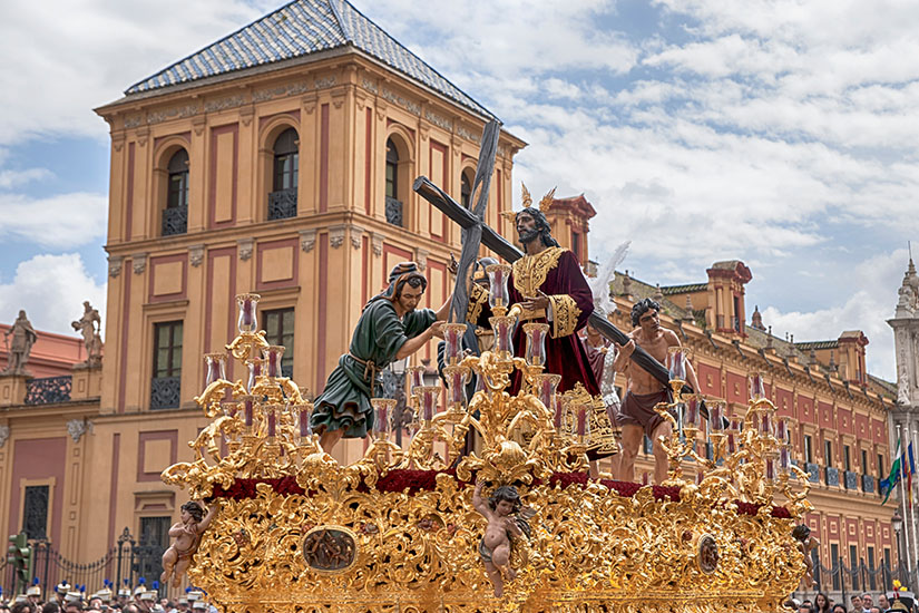 image Espagne Seville Procession lors de la Semaine Sainte as_137858677