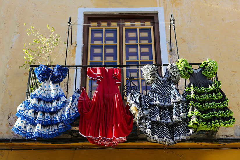 image Espagne Seville robes flamenco  it