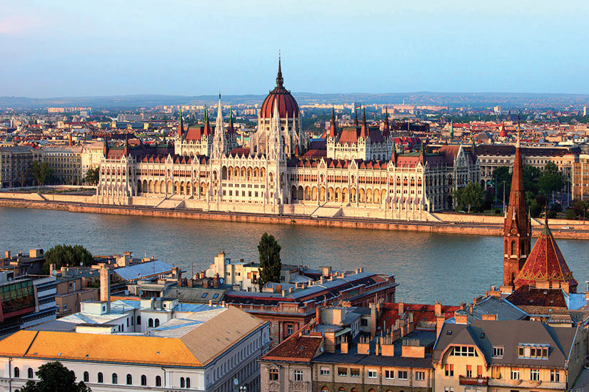 image Hongrie Budapeste Parlement vue du chateau de Buda  fo