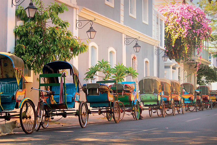 image Inde Pondichery rickshaws ou tricycles dans la rue as_459960348
