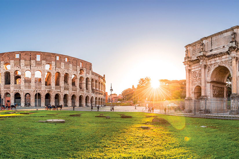 image Italie Rome vue panoramique du Colisee et l arc de Constantin 18 as_136352566