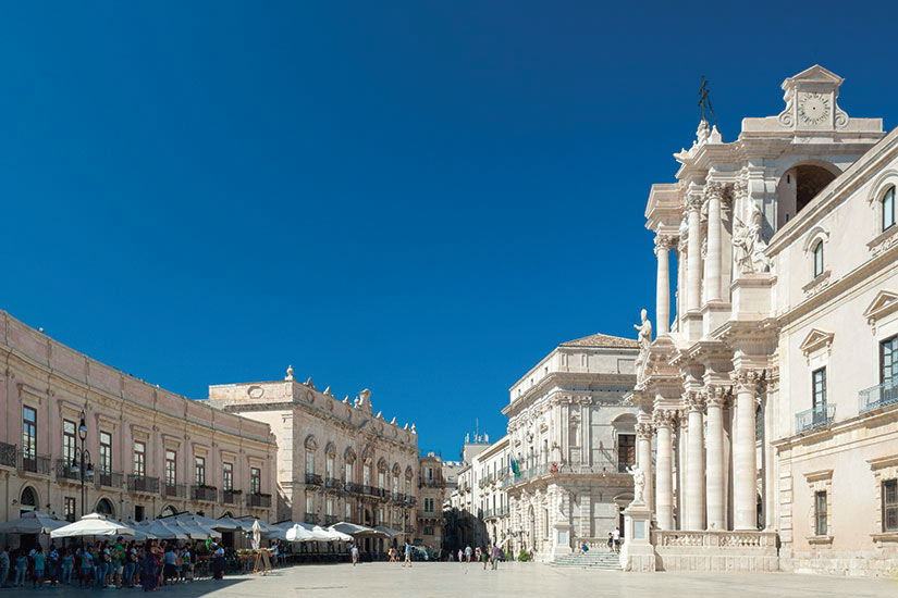 image Italie Sicile Piazza Duomo la place principale de Syracuse  fo