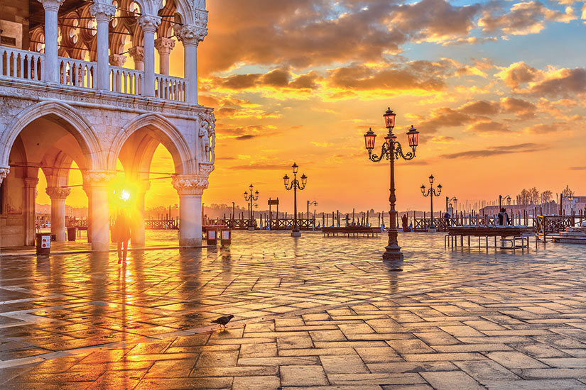 image Italie Venise Piazza San Marco au lever du soleil  fo
