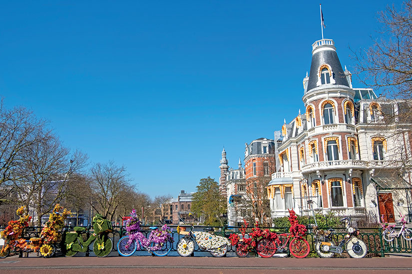 image Pays Bas Amsterdam velos decores avec fleurs as_356432717