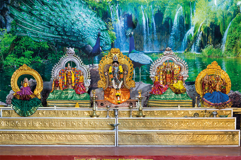 image Sri Lanka Matale Statuettes dans le temple hindou 14 as_205415826