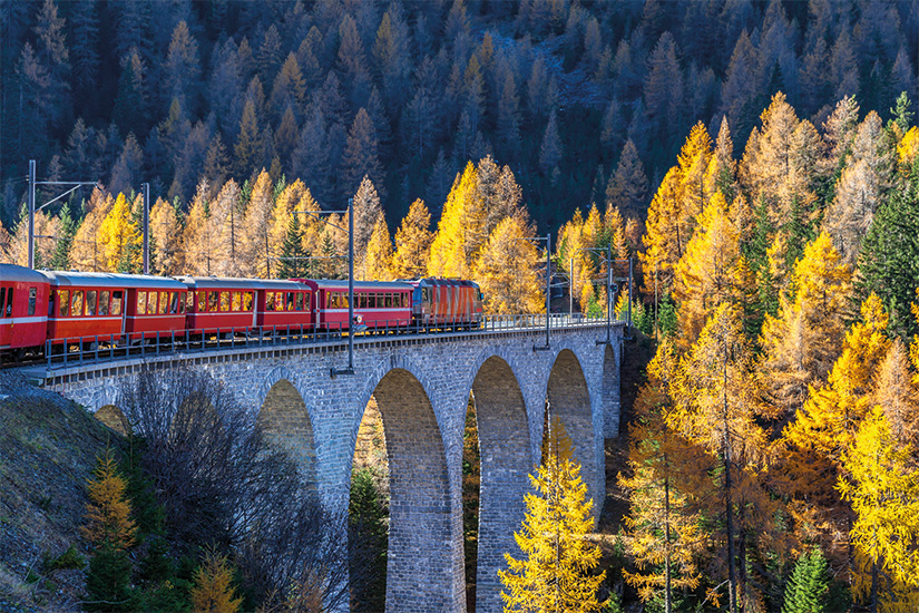 image Suisse train Bernina Express sur le viaduc de Landwasser 08 as_99205290