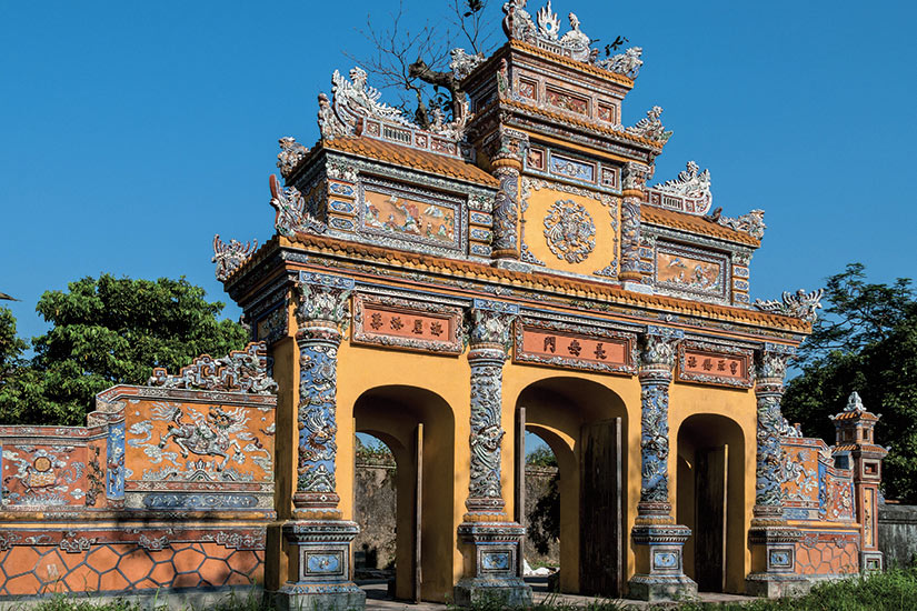 image Vietnam porte dans le vieille ville imperiale de Hue  fo