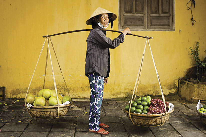 image Vietnam vendeur de fruits  it