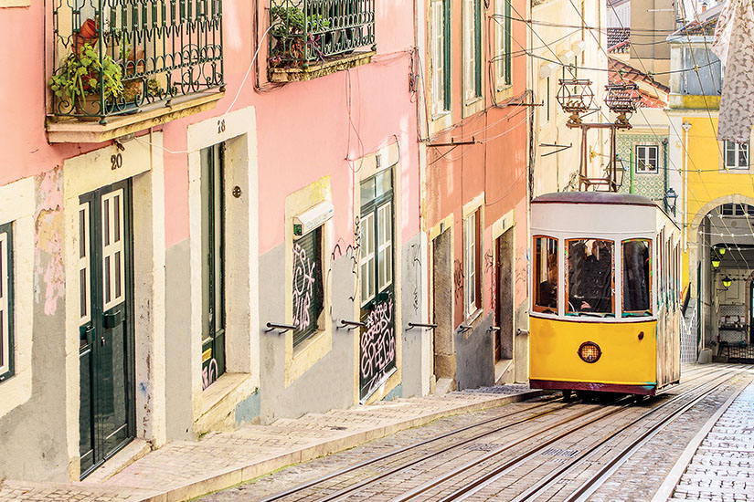 portugal lisbonne tramway as_80999518