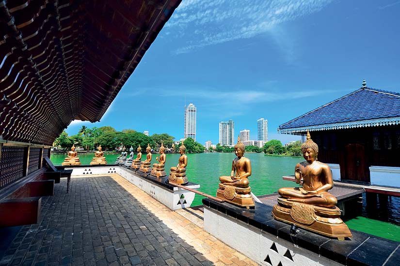 sri lanka colombo statues de bouddha du temple seema malakaya as_107015804