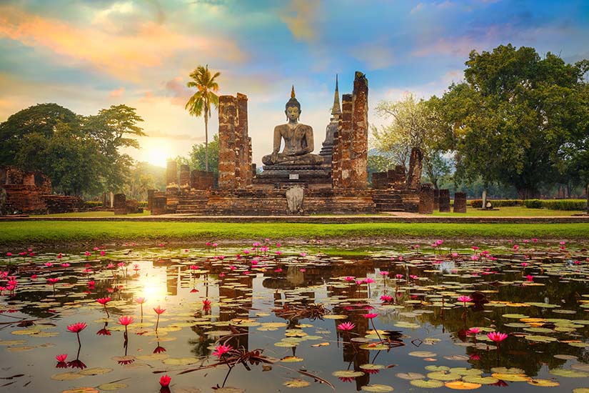 circuit thailande ayutthaya temple wat mahathat as_143180879